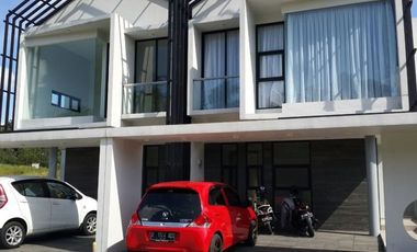 CLUSTER RUMAH PONDOK HIJAU ADA KOLAM RENANGNYA DEKET JALAN SETIA BUDI