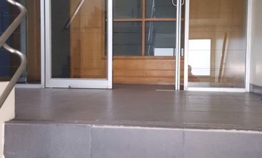 Grande edificio esquinero en alquiler - excelente ubicación en Urdesa (J Luna)