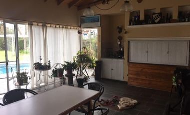 casa en barrio Village