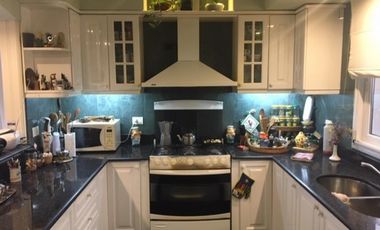 casa en barrio Village