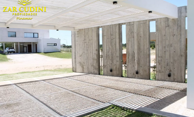 CASA MINIMALISTA 5 AMBIENTES CON JACUZZI VENTA Bº NAYADES PINAMAR