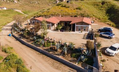 Terreno campestre con casa en Valle las Palmas, Tecate.