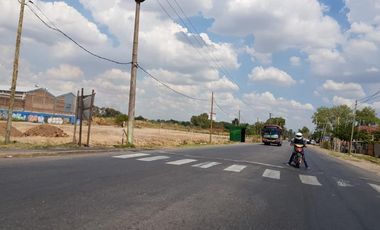 Lote comercial de 1359m2 en Burzaco