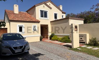 CASA EN VENTA PIEDRA ROJA CONDOMINIO 5 DORM+SALA