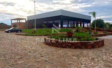 SALIDA A SALVATIERRA: MAJESTUOSO SALÓN DE FIESTAS