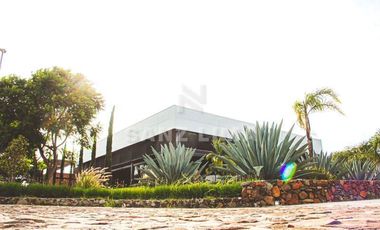 SALIDA A SALVATIERRA: MAJESTUOSO SALÓN DE FIESTAS