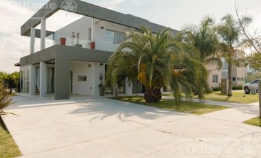 Casa en venta 4 amb - Barrio Nuevo Quilmes - Oportunidad.