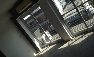 VENTA DE EXCELENTE DEPARTAMENTO MONOAMBIENTE - MONTE GRANDE CENTRO - SOBRE BVAR. BUENOS AIRES