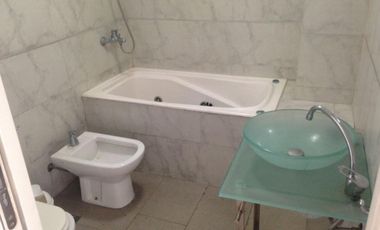 VENTA DE EXCELENTE DEPARTAMENTO MONOAMBIENTE - MONTE GRANDE CENTRO - SOBRE BVAR. BUENOS AIRES