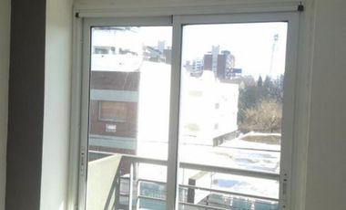 VENTA DE EXCELENTE DEPARTAMENTO MONOAMBIENTE - MONTE GRANDE CENTRO - SOBRE BVAR. BUENOS AIRES