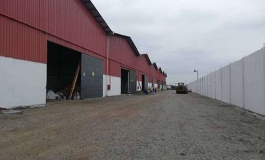 Alquiler de bodega 640m2 en Durán, ideal para industrias o almacenaje. Seguridad 24hs y energía trifásica.