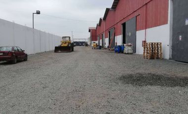 Alquiler de bodega 640m2 en Durán, ideal para industrias o almacenaje. Seguridad 24hs y energía trifásica.