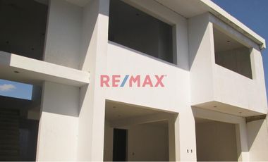 🏡 Casa De Campo En Casco Gris - Ideal Para Personalizar 🎨 🔰 2 Pisos, 📐 196M² De Terreno  -📌 La Mariposa Solo 10 Min De La Ciudad 🌿