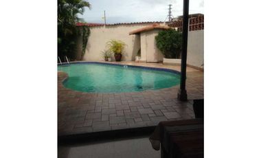 SE VENDE CASA TIPO DÚPLEX EN EL CARMEN