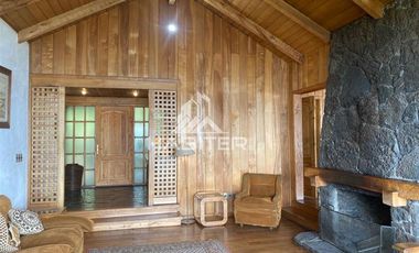 Casa en Arriendo en Ruta Villarrica a Pucón con playa orilla lago Villarrica