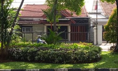 Dijual & Disewakan Rumah SHM Di Jl. Raya Sukomanunggal Jaya, Surabaya