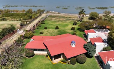Casa de Descanso en Renta en San Cristóbal frente al Lago de Chapala (más 3 cabañas independientes)