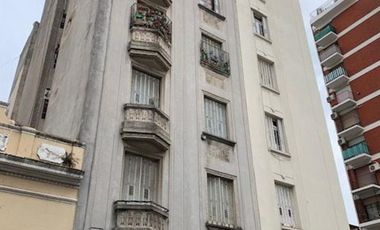 AMPLIO SEMIPISO DE 2 AMBIENTES CON POSIBILIDAD DE 3