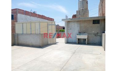 Venta de casa en Urb. San Isidro I Etapa, calle Uranio con Base para 5 pisos!
Ubicada cerca de Av. Metropolitana, Universidad Privada del Norte (UPN)