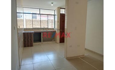 Venta de casa en Urb. San Isidro I Etapa, calle Uranio con Base para 5 pisos!
Ubicada cerca de Av. Metropolitana, Universidad Privada del Norte (UPN)