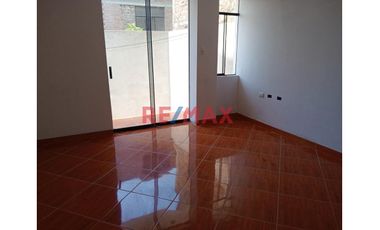 Venta de casa en Urb. San Isidro I Etapa, calle Uranio con Base para 5 pisos!
Ubicada cerca de Av. Metropolitana, Universidad Privada del Norte (UPN)