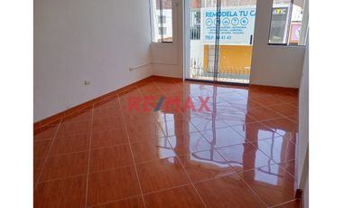 Venta de casa en Urb. San Isidro I Etapa, calle Uranio con Base para 5 pisos!
Ubicada cerca de Av. Metropolitana, Universidad Privada del Norte (UPN)