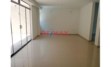 Venta de casa en Urb. San Isidro I Etapa, calle Uranio con Base para 5 pisos!
Ubicada cerca de Av. Metropolitana, Universidad Privada del Norte (UPN)