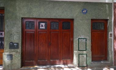 Casa en alquiler en La Plata con cochera