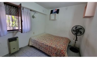 En venta. Chalet de 4 ambientes con dependencia. Barrio Chauvin.