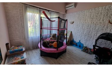 En venta. Chalet de 4 ambientes con dependencia. Barrio Chauvin.