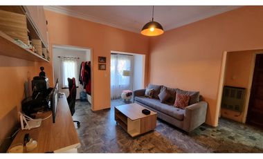 En venta. Chalet de 4 ambientes con dependencia. Barrio Chauvin.