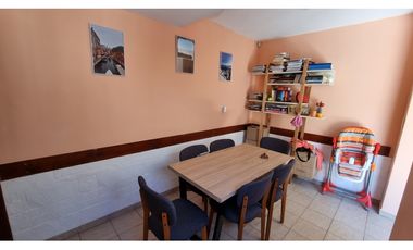 En venta. Chalet de 4 ambientes con dependencia. Barrio Chauvin.
