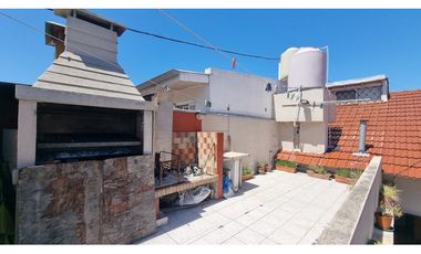 En venta. Chalet de 4 ambientes con dependencia. Barrio Chauvin.