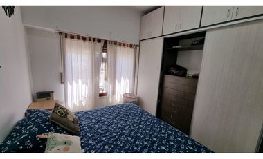 En venta. Chalet de 4 ambientes con dependencia. Barrio Chauvin.