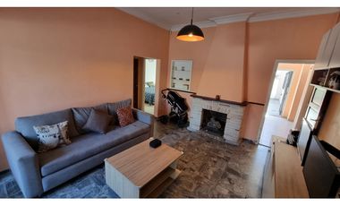 En venta. Chalet de 4 ambientes con dependencia. Barrio Chauvin.