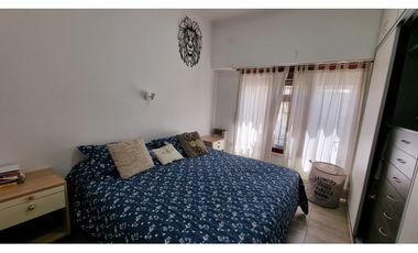 En venta. Chalet de 4 ambientes con dependencia. Barrio Chauvin.