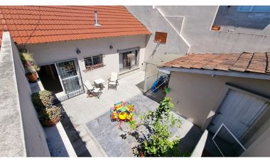 En venta. Chalet de 4 ambientes con dependencia. Barrio Chauvin.