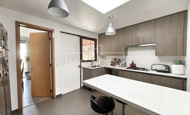 Casa en venta de 5 dorm. en Colina