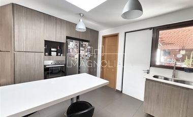Casa en venta de 5 dorm. en Colina