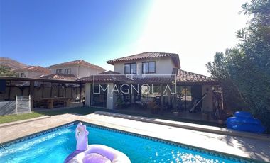 Casa en venta de 5 dorm. en Colina