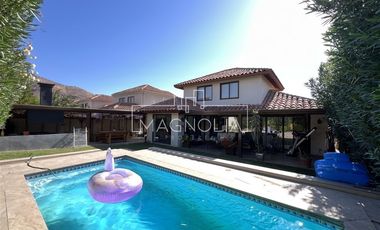 Casa en venta de 5 dorm. en Colina