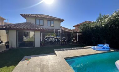 Casa en venta de 5 dorm. en Colina