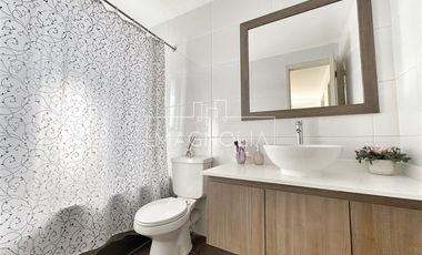 Casa en venta de 5 dorm. en Colina