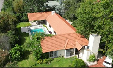 Casa 4 ambientes con quincho y piscina en C.C. Los Cardales