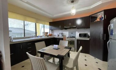 Casa rentera en venta en el centro de Loja