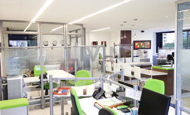 Venta de oficina en el  Poblado