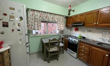 Excelente departamento céntrico de 3 ambientes.