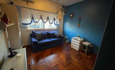 Excelente departamento céntrico de 3 ambientes.