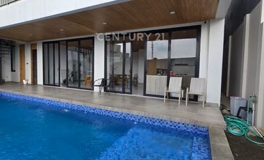 Rumah Lux Ada Kola Renang Di Setra Duta Bandung
