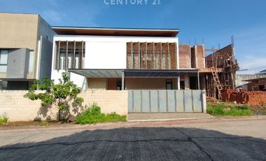 Rumah Lux Ada Kola Renang Di Setra Duta Bandung